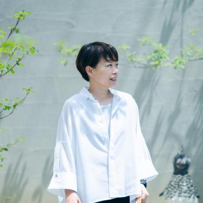 岸絹子