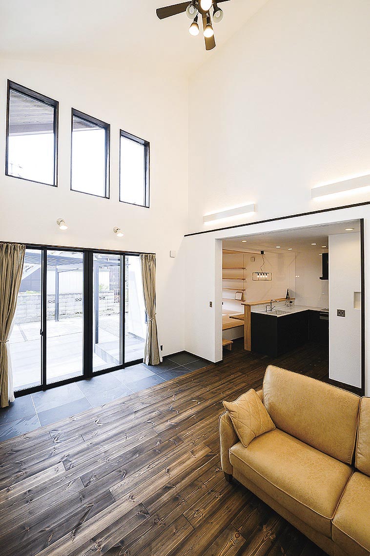 大屋根がカッコいい平屋 4