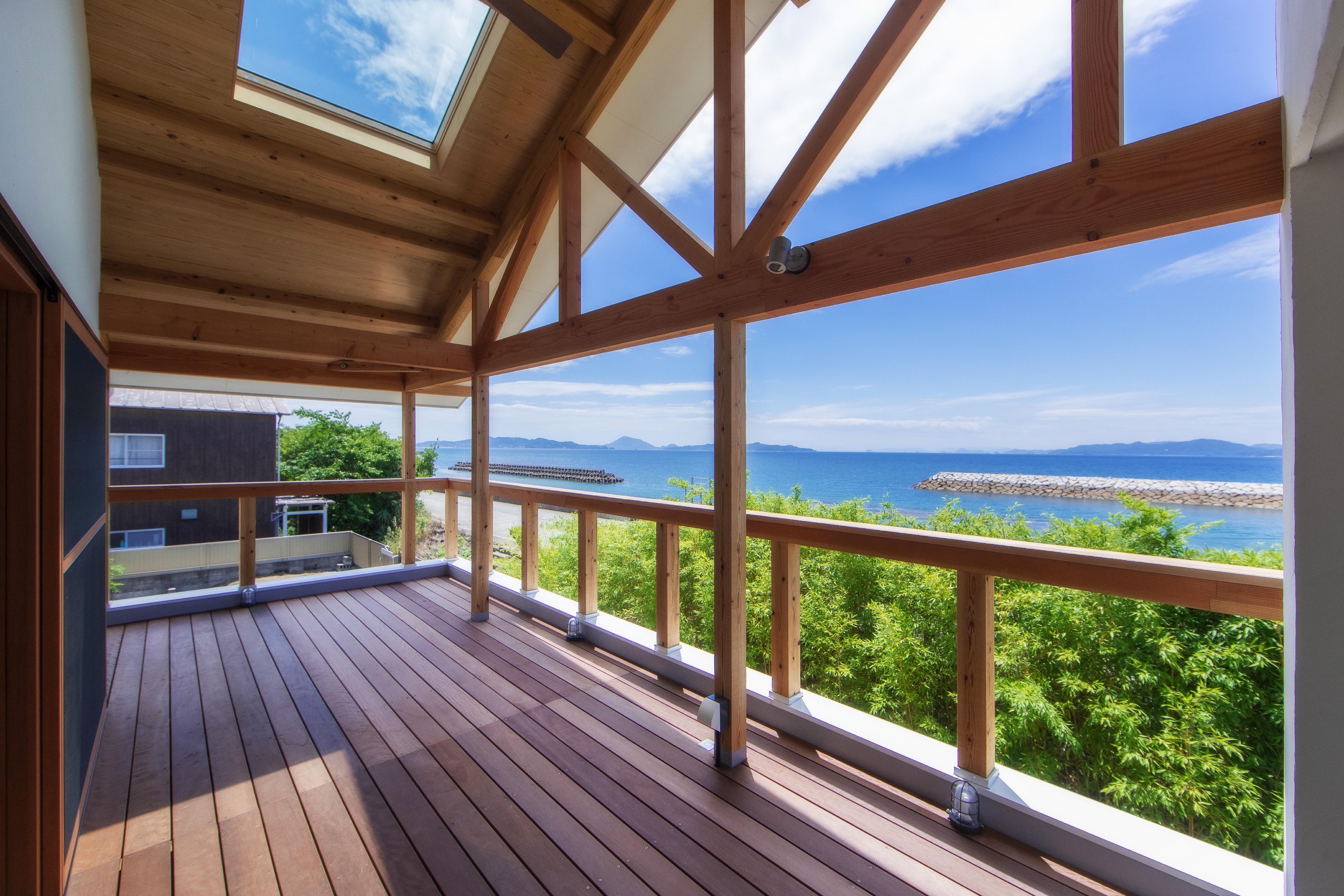 アンティークと海辺の家 2