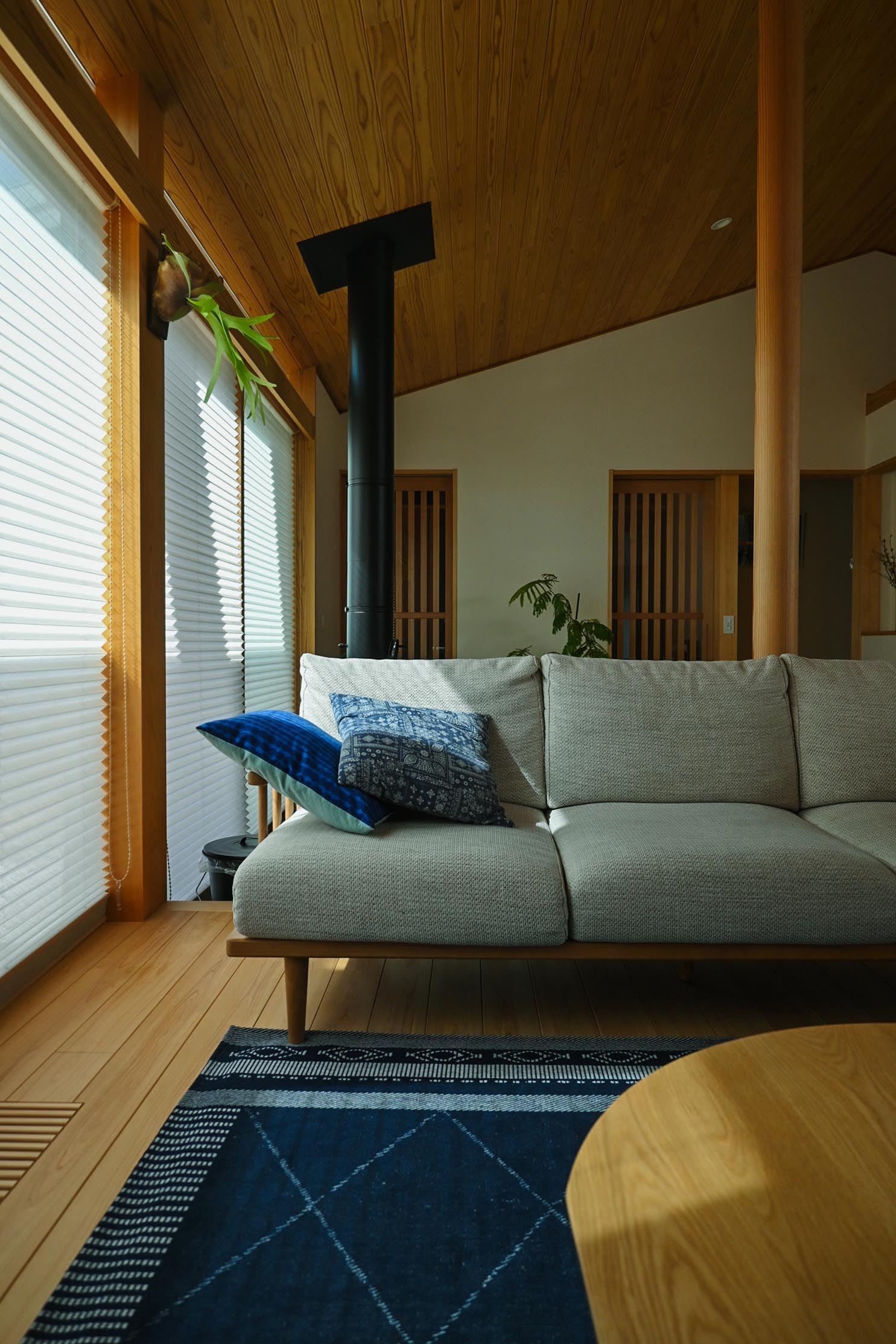 HEARTH LIFE
炎を囲んで人が集い、語らいが生まれる家 3
