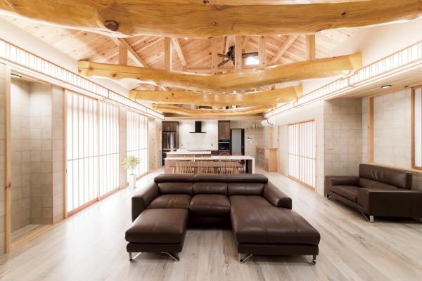木の風景を楽しむ
伸びやかな平屋
