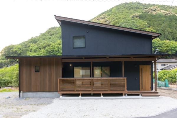 ロッジテイストの家