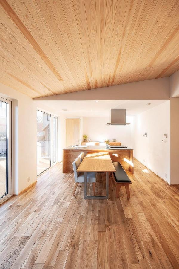 Eco House
自然素材が響き合う家